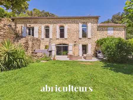 mas provençal rénové de 249 m² avec dépendance en vente à grans (13450)
