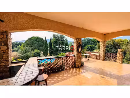 grande villa avec piscine et terrain constructible vue albères