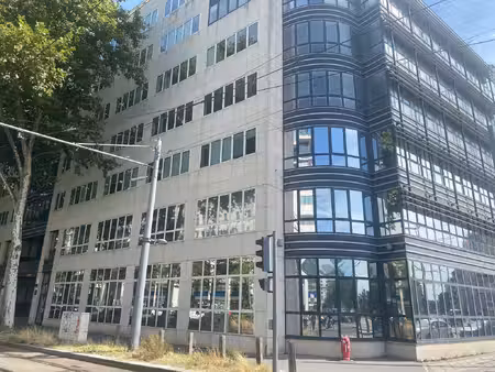 location local professionnel 1 347m²