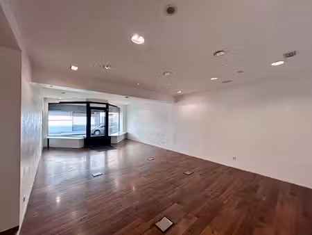 location local commercial