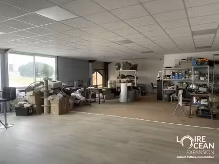 vente commerce challans 85300 300m²