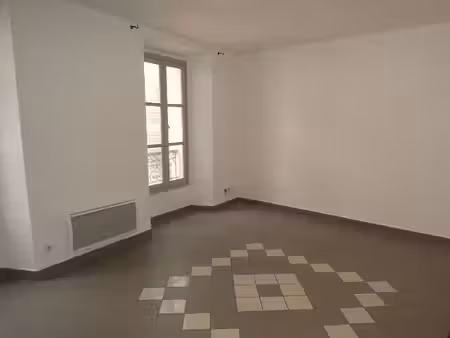 vence centre - spacieux appartement - quartier du grand jardin - pas de parking