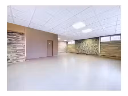 surface commerciale à vendre à naast (vbe59370)