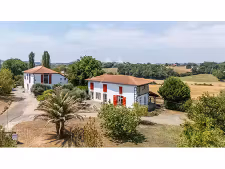 deux maisons de caractère au cœur de plus de 5 000 m²