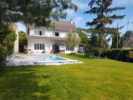 yerres  belle maison familiale de 205 m² avec piscine  terrain plein sud et sous sol total