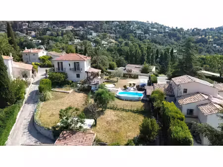 haut de villa 3 p entièrement rénové avec jardin privatif 518m2 et garage vue mer et saint