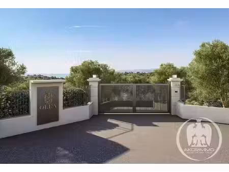local commercial moderne à saint-laurent-du-var  140 m²