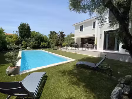 villa moderne dans un domaine fermé à juan les pins