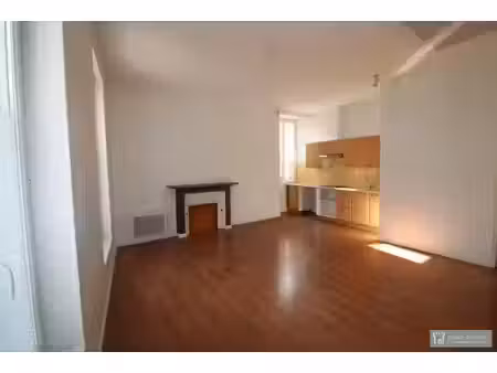 location appartement 3 pièces 53m2 pons 17800 - 550 € - surface privée