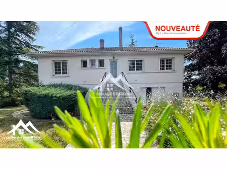 à casteljaloux  une maison familiale avec jardin  calme et proximité du centre