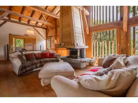 magnifique ferme de caractère  située idéalement dans le prisé hameau de la rosière  sur..