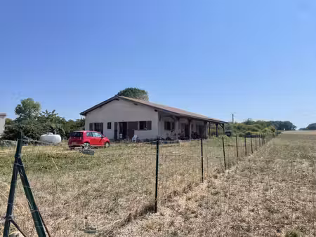 maison contemporaine avec 2 chambres et 3400m² de terrain