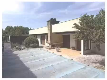 location villa 5 pièces 141 m² à simiane-collongue (13109)  2 295 €