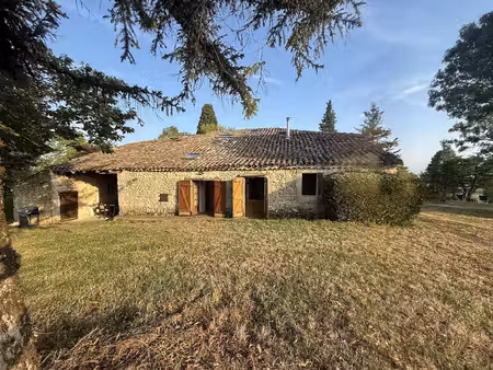 maison en pierre avec 4 chambres  grange attenante terrain autour