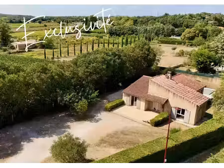 villa traditionnelle avec piscine