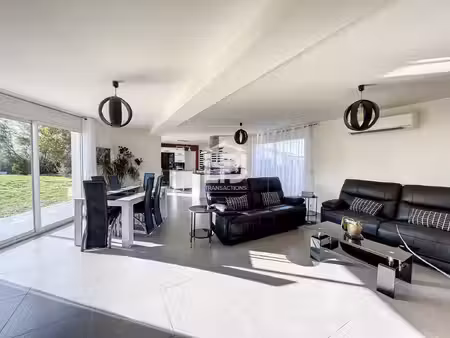 maison 6 pièces de 171 m² sur une parcelle de 1 000 m² - vue pyrénées
