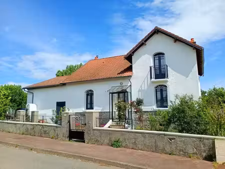maison de village rénovée avec grand terrain 2500m2 et puits
