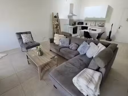 location appartement 3 pièces 54m² pierrefeu du var 83390
