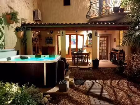 maison de village pleine de caractère avec cour et terrasse