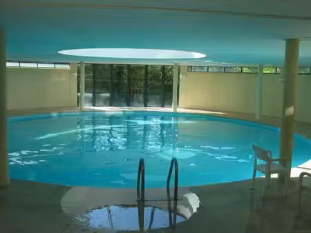 kot/ appartement 1 ch. avec piscine et tennis