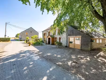 fermette de caractère avec 1 3 ha et boxes chevaux