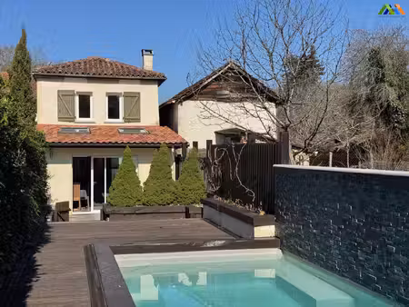 landes  charmante maison de village avec piscine. cles en mains