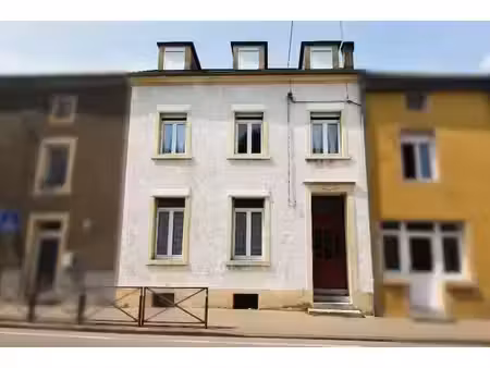 maison deux façades avec deux garages
