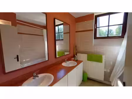 small cottage 1 bedroom  next to shape with garden