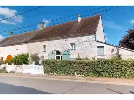 pouilly-sur-loire – superbe fermette restaurée de 161 m² au calme avec jardin  cave voûtée
