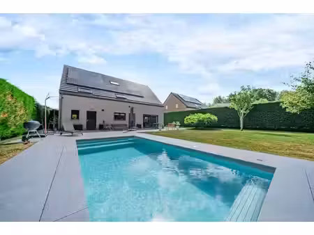villa d'exception avec 4 chambres  piscine  jardin et garage