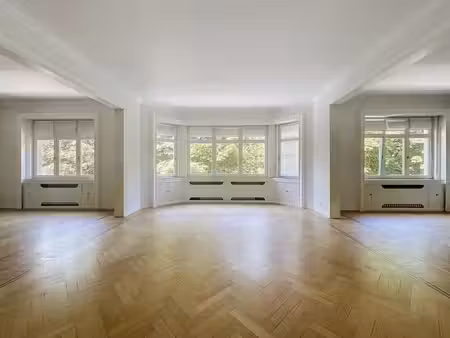 bois de la cambre - louise- appartement rénové- garages