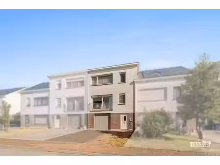 maison bel-étage parfaitement entretenue avec 3 chambres et…