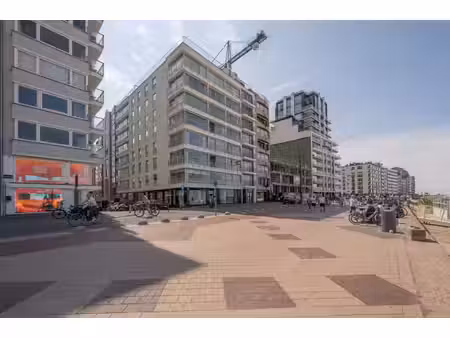 appartement d'angle avec vue frontale sur la mer  situé s...