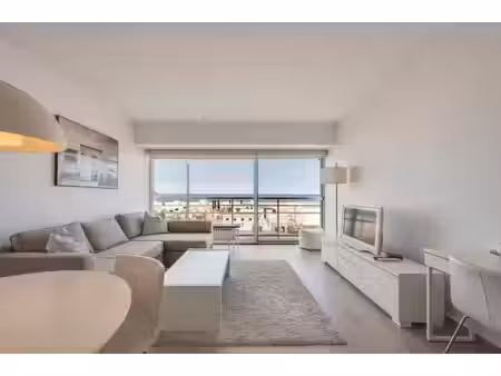 appartement prêt à emménager avec vue frontale sur la mer...