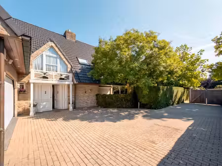 villa majestueuse sur un beau terrain orienté sud dans un...