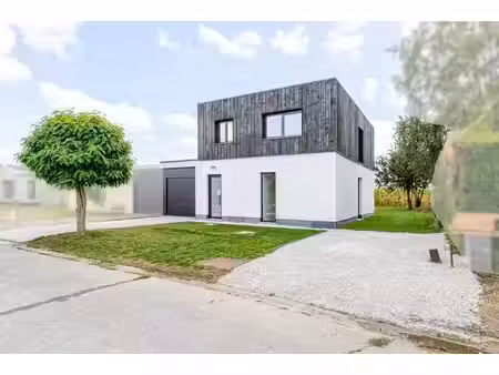 recent gerenoveerde  energiezuinige gezinswoning in evergem