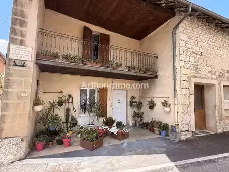 ? maison de village avec jardin intimiste  dépendances de plus de 150 m² et fort potentiel