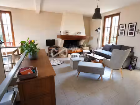 maison individuelle non mitoyenne avec 3 chambres  terrasse et g