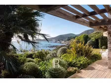 exclusivité  ajaccio  route de sanguinaires  propriété pied dans l'eau  3 chambres  vue...