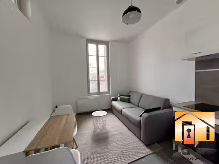 studio meublé rdc avec cour privative