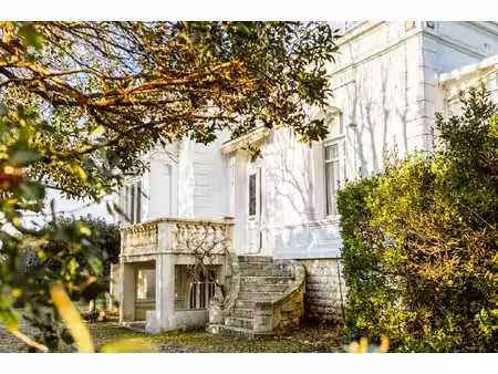 villa fin xixème et son parc à proximité immédiate de la mer