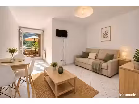 studio 26 m² à louer – uriage-les-bains – face au parc