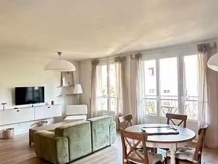 superbe t2 meublé proche des commodités