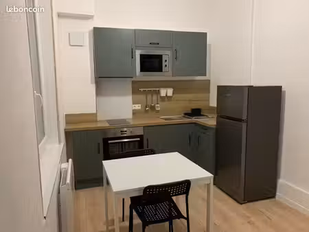 ? petite maison meublée pleine de charme — lille-buisson (parking)