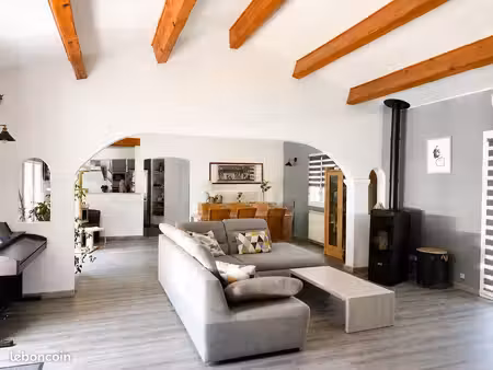 maison meublée avec piscine villetelle