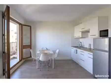 beau studio meublé avec balcon — le chesnay (square chardin)