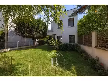 maison de luxe à vendre dans le quartier pressensé-rives de seine