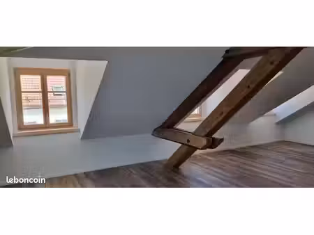 appartement en duplex entièrement restauré dans immeuble ancien au centre-ville de morteau