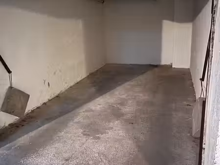 box fermé 15m2 aix-en-provence - av delattre de tassigny