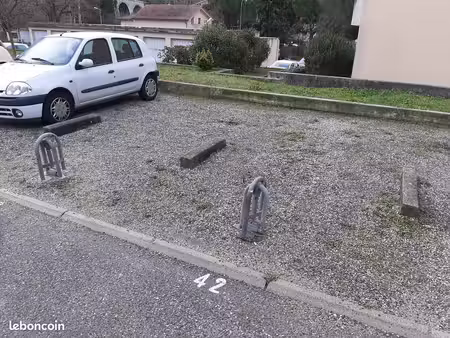 place parking proche fac et centre ville